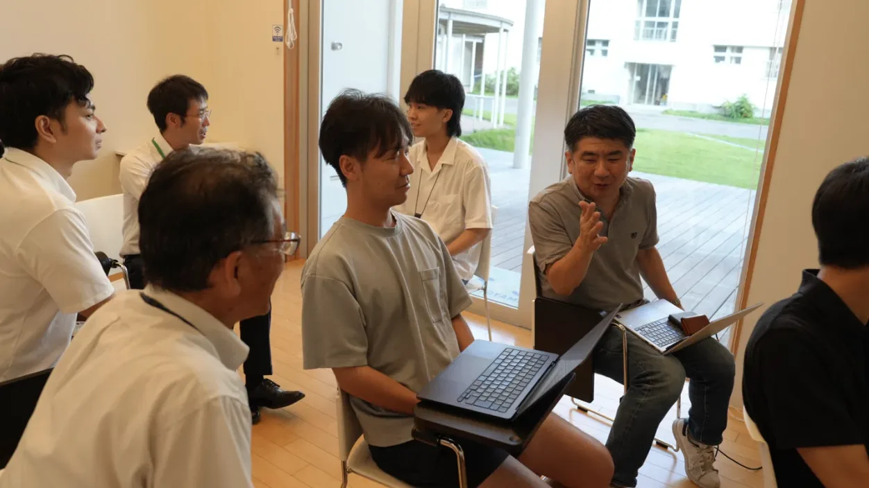 参加者どうしで意見を交わす様子